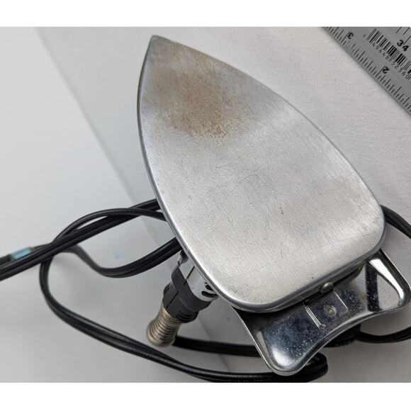 Vintage Fostoria travel Iron Foldable Model52X .115 volts, 350, A.C. Only. - Picture 2 of 6